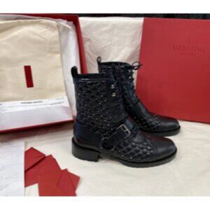 Valentino Garavani Rockstud leather biker boots  9.5  US